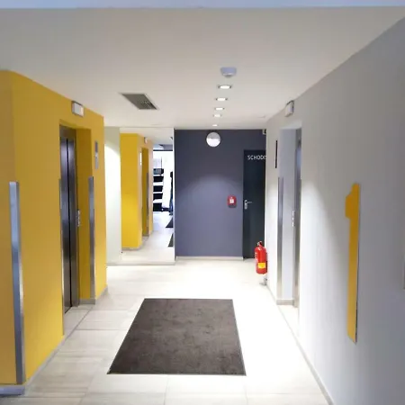 Apartment In Near Hockey Stadium And City Center *