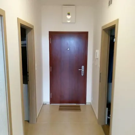 In Near Hockey Stadium And City Center Apartment Bratislava