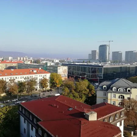In Near Hockey Stadium And City Center Apartment